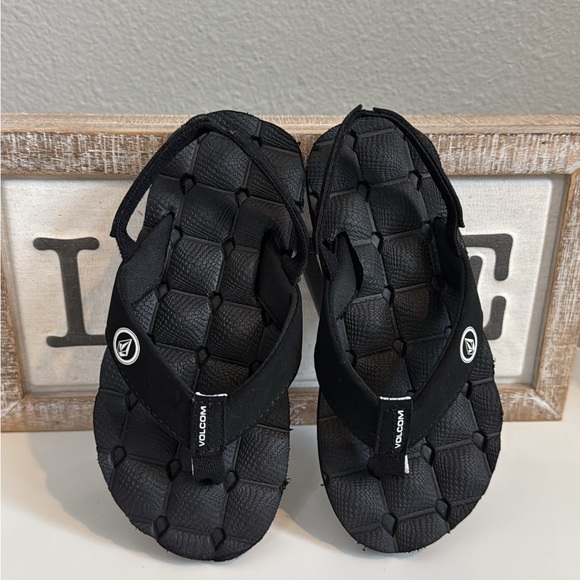 Volcom 9/10 Sandals - Picture 1 of 2